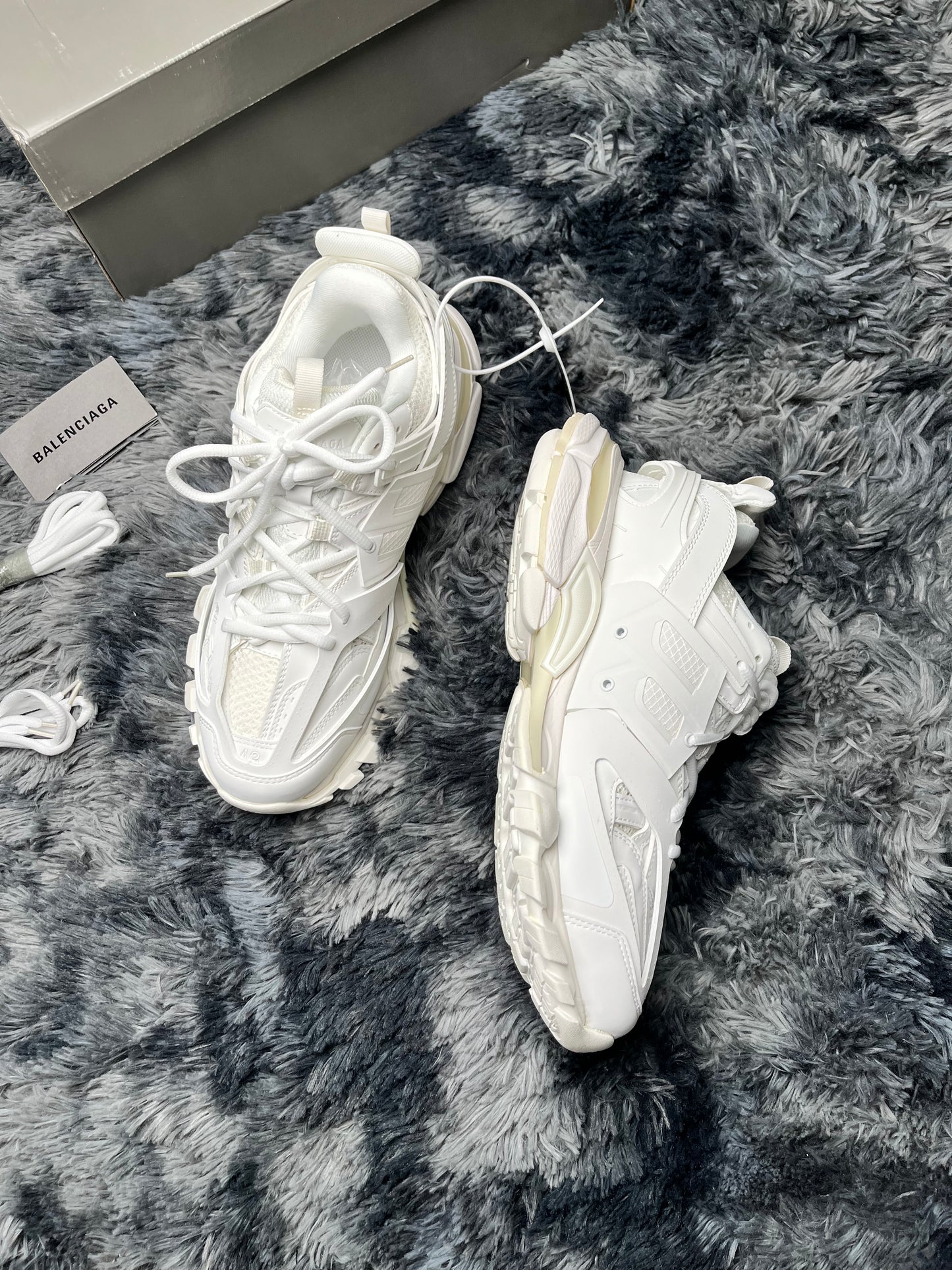 Balenciag*
