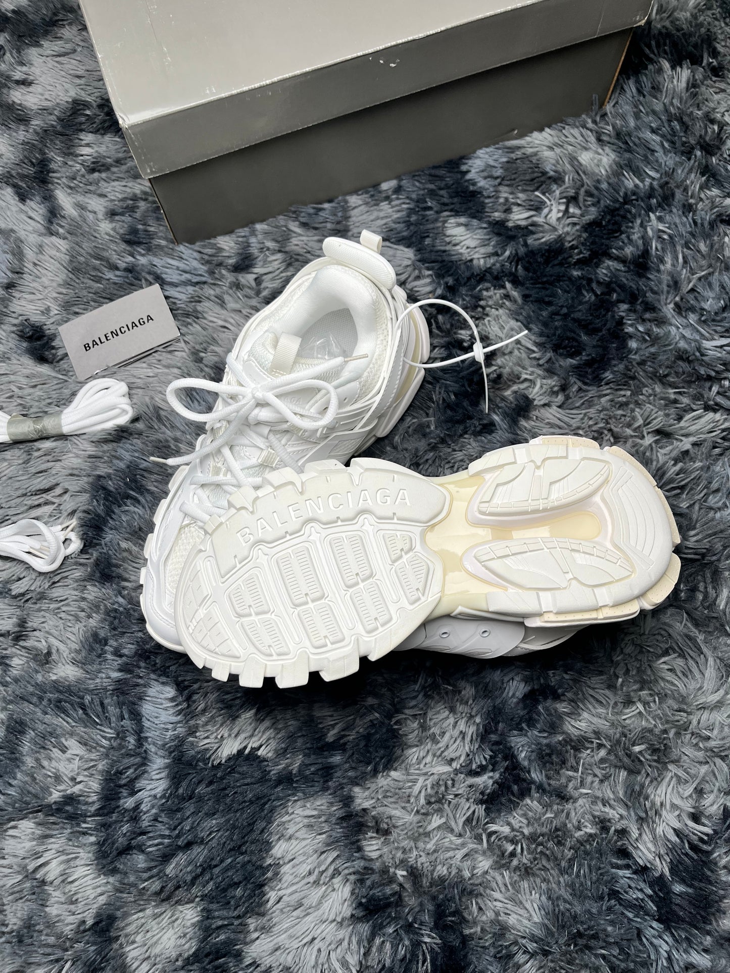 Balenciag*